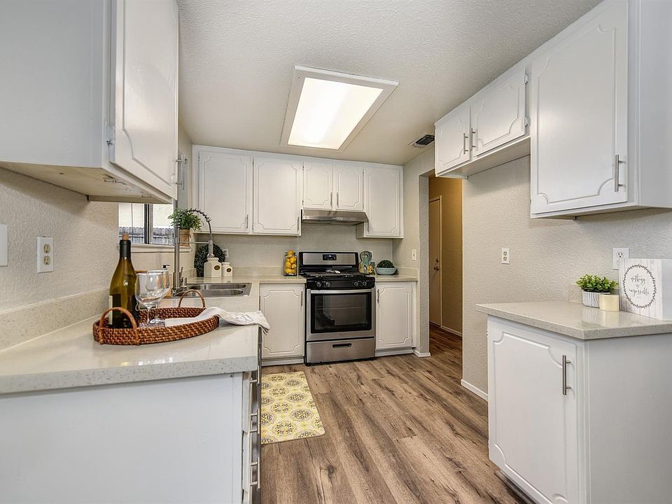 1st image of 2596 Pinnacles Dr
