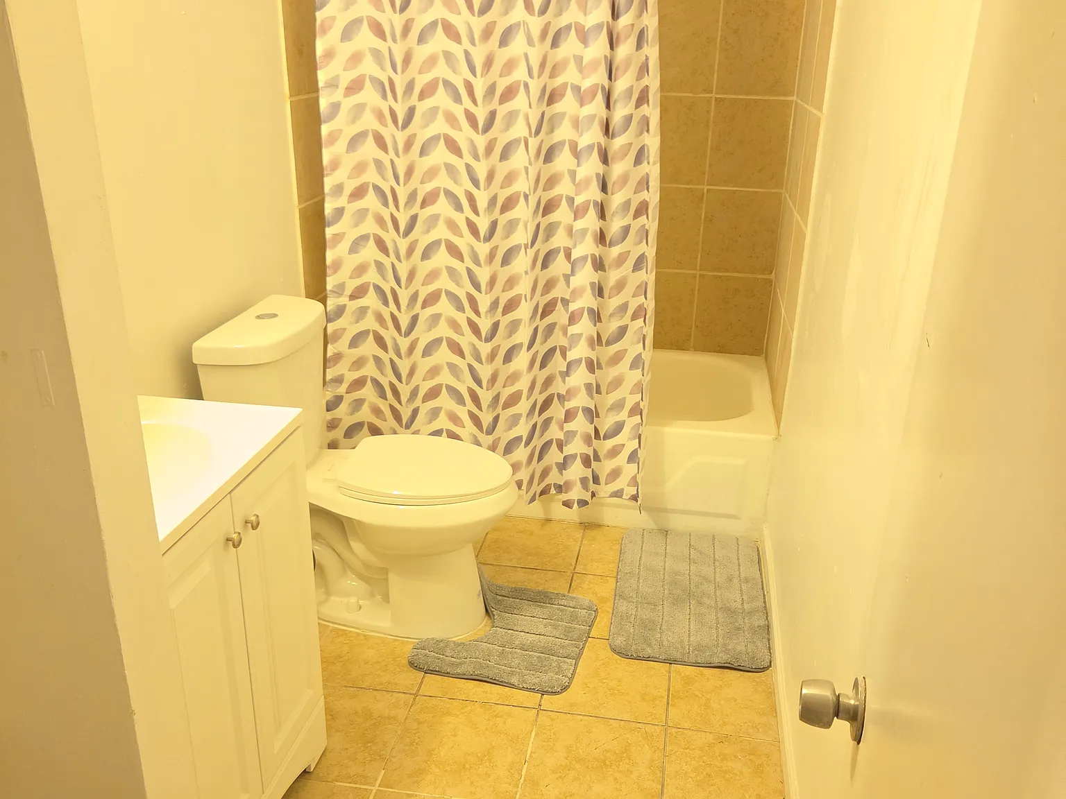 2 bed, 2200 sqft, $1,200 — Photo 2