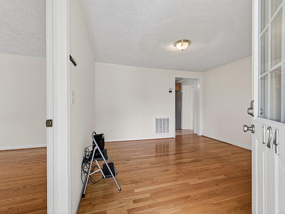 4th image of 124 Cowan St
