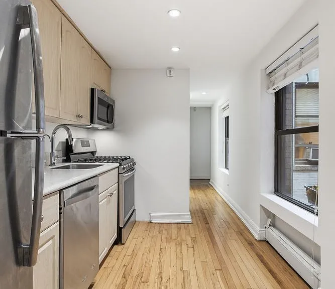 109 E 38th St #3A — Photo 5