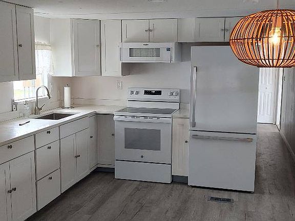 3rd image of 283 S Amers St #283