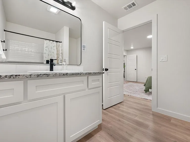 2509 Kenwood Ave — Photo 26
