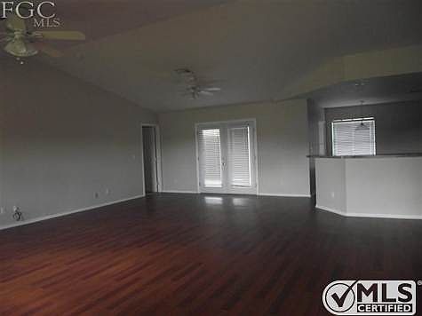 3rd image of 913 Venice Ave N