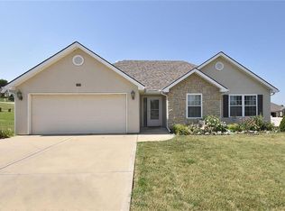 316 Prairie Rose Cir, Smithville, MO 64089