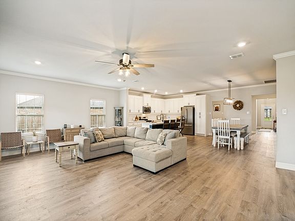 5th image of 439 Cyprus Grove Dr