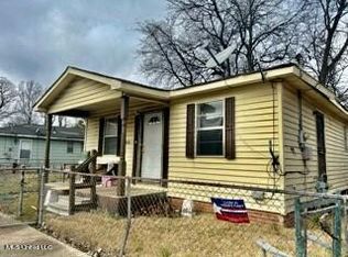 109 Young St, Greenwood, MS 38930