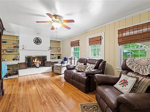 5th image of 305 Ridgecrest Dr