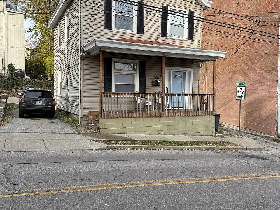 208 Warner St