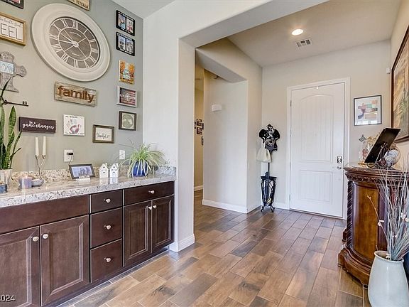 5th image of 9422 Rose Willow Ct