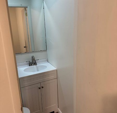 4th image of 210 E Main St