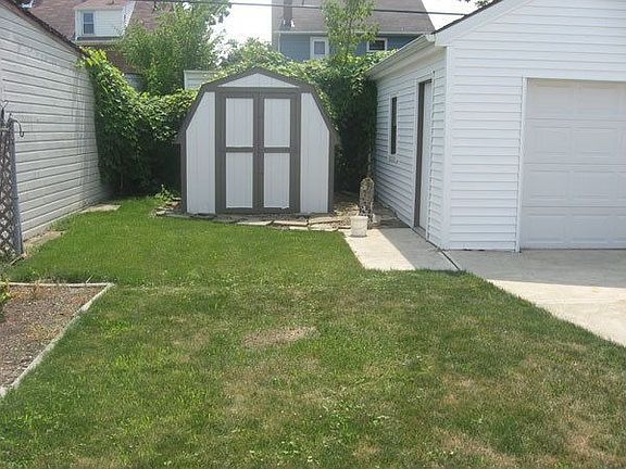 3rd image of 7003 Thornton Dr