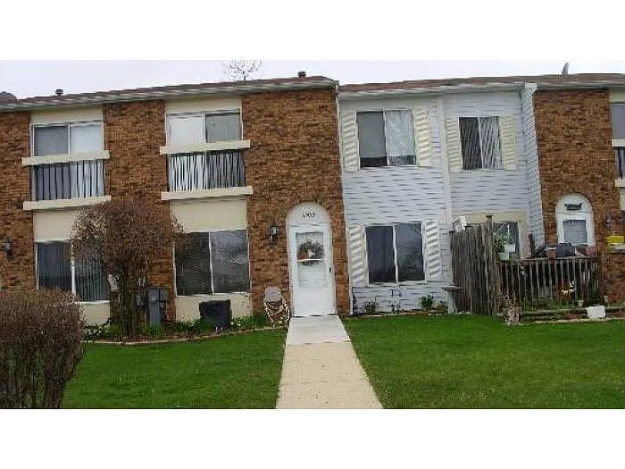 1809 Raleigh Ln #8 photo 1