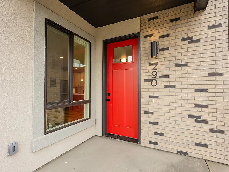 290 S Filbert Ln — Photo 2