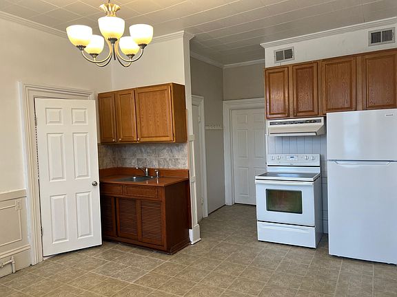 3rd image of 901 Ridge Rd