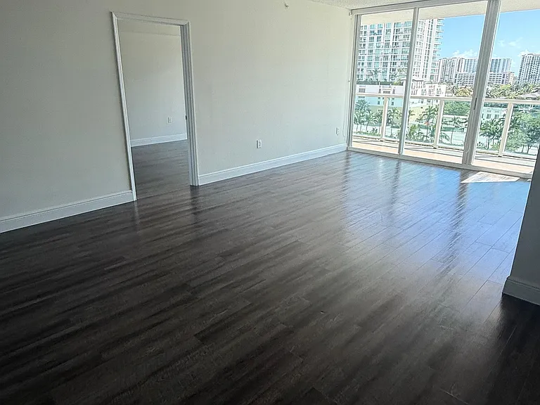 17000 N Bay Rd #1212 — Photo 5