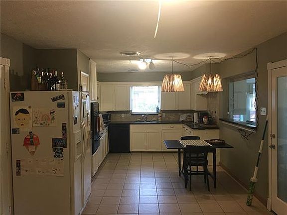 3rd image of 2365 Greenland Dr
