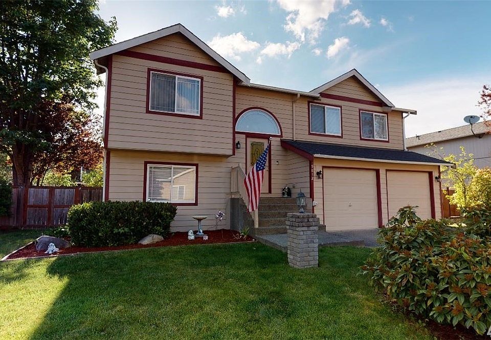 Could this be your new home? Convenient location near JBLM, freeways, shopping and more! 