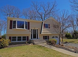 19 Linda Ln, Oak Ridge, NJ 07438