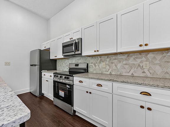 3rd image of 2806 Beacon Ave #B