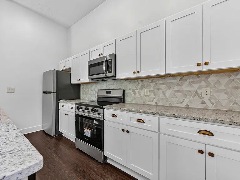 2806 Beacon Ave #B — Photo 3