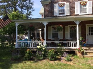 7 Walnut Ave, East Quogue, NY 11942