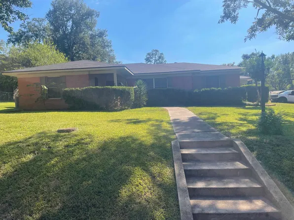 700 Elaine St, Henderson, TX 75654