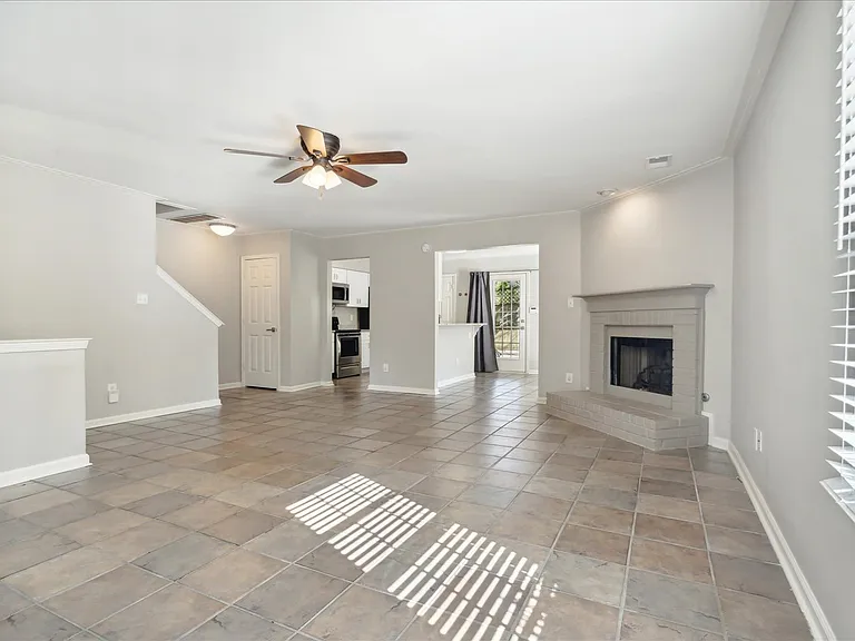 1934 Jefferson Ave — Photo 6