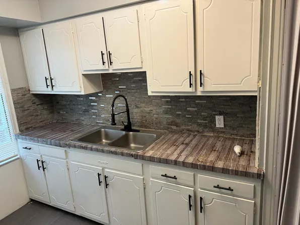 9577 Westwood St, Detroit, MI 48228