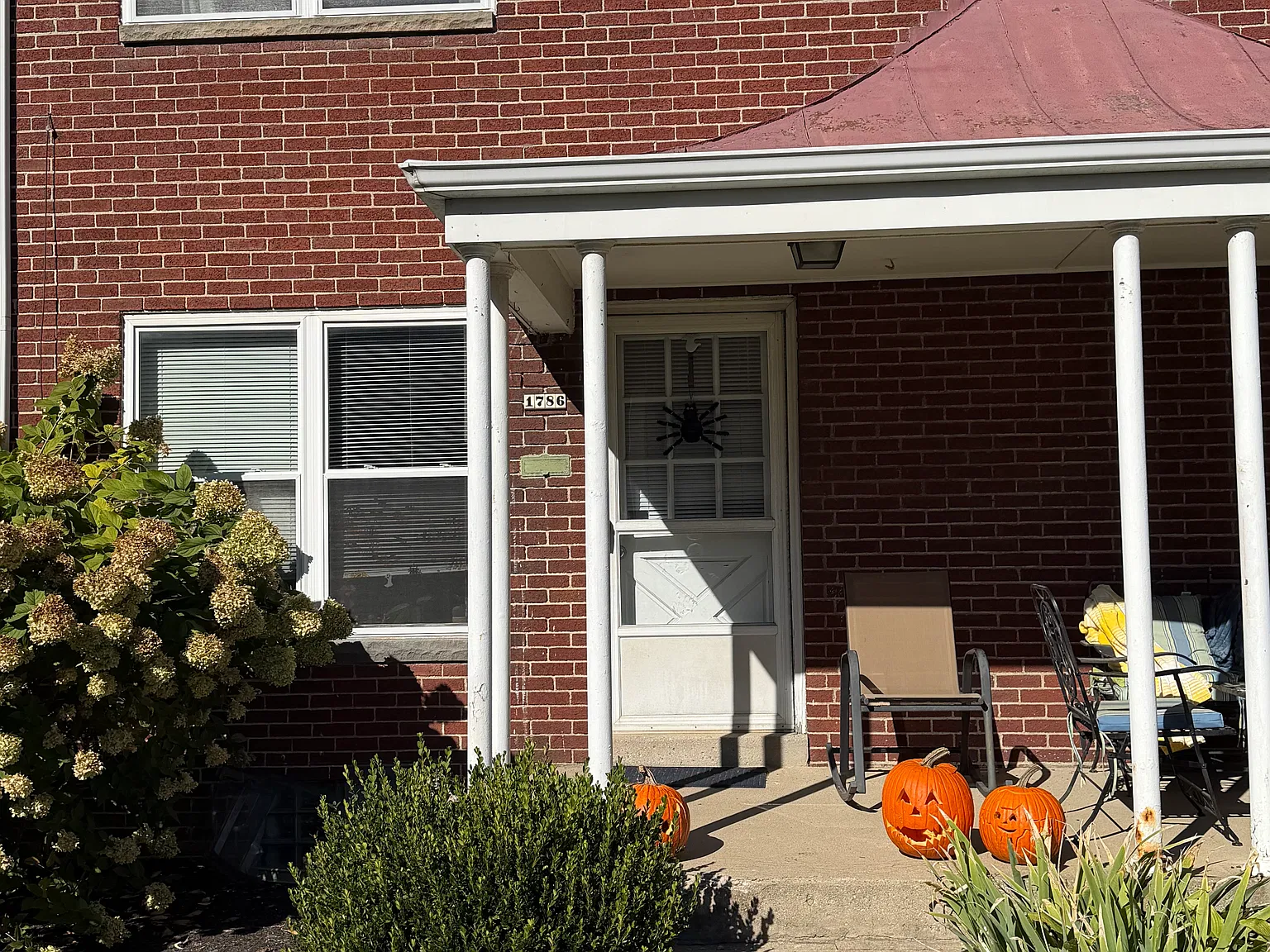 2 bed, 1110 sqft, $1,525 — Photo 2