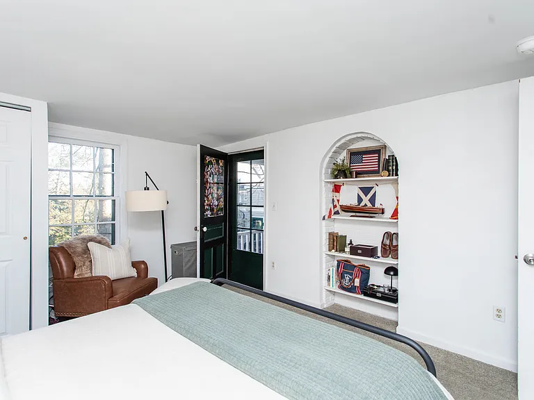 590 N Broadway #2 — Photo 8