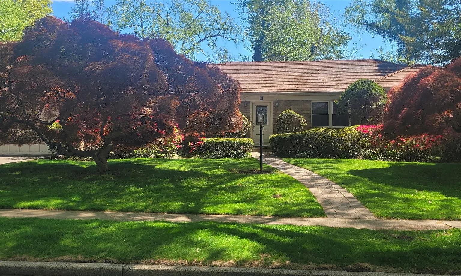 4 bed, 3.5 bath, 3310 sqft, $8,300 — Photo 2