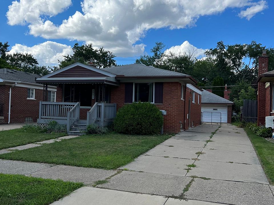 1st image of 24434 Currier St