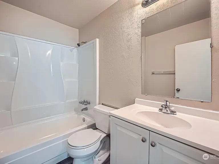 6838 S Park Ave — Photo 9