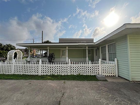4th image of 5828 Maco St