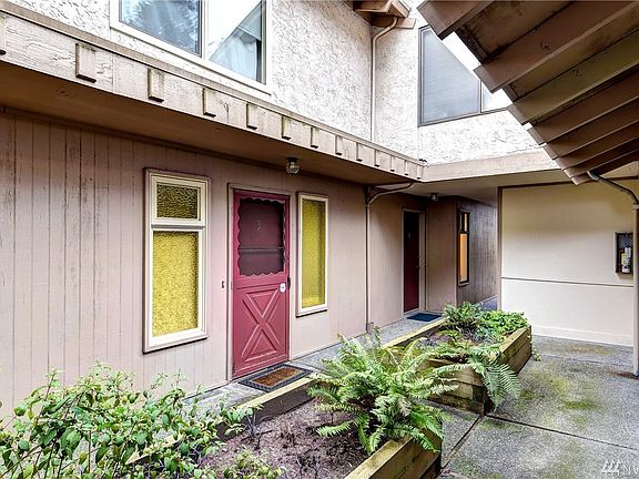 5th image of 23616 79th Ave W Unit 4