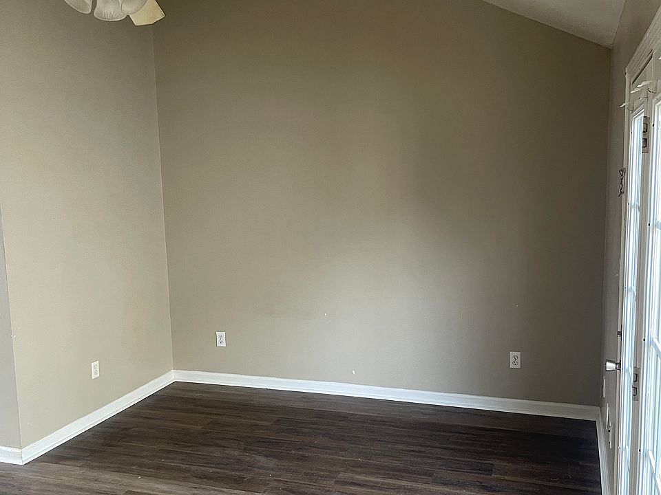 1st image of 163-165 Grinder Ct