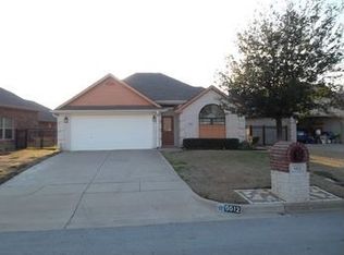 9012 Racquet Club Dr, Fort Worth, TX 76120
