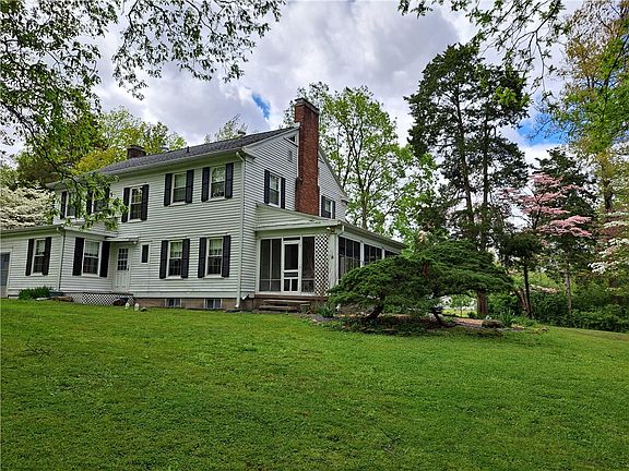 4th image of 104 S Wood Ln