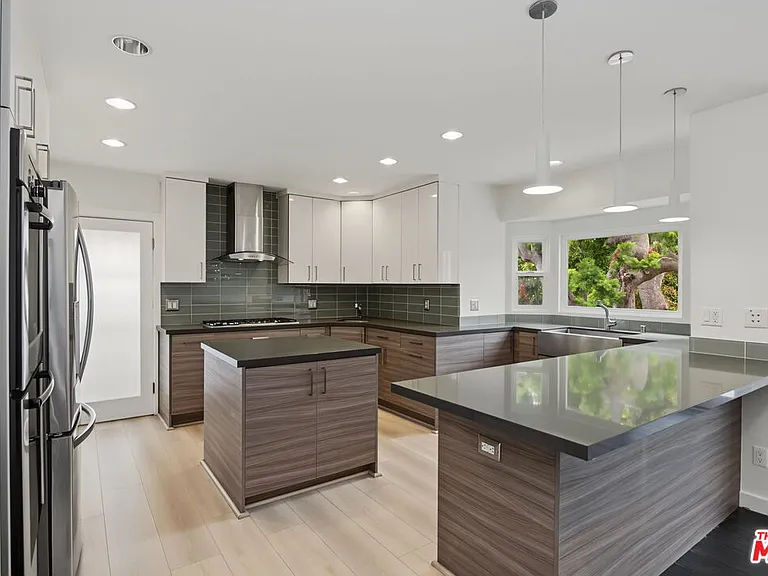 175 Barlock Ave — Photo 15