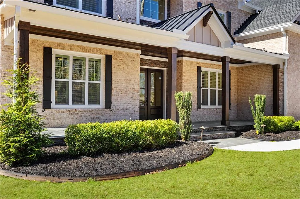7 bed, 8.0 bath, 8392 sqft, $11,500 — Photo 4