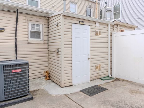 17 W 24th St, Bayonne, NJ 07002