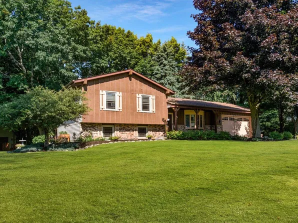 6905 Colt CIRCLE, West Bend, WI 53090