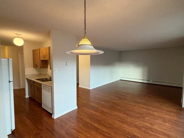 10175 114th St NW #310, Edmonton, AB T5K 2L4