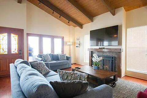 3 bed, 1688 sqft, $9,200 — Photo 2