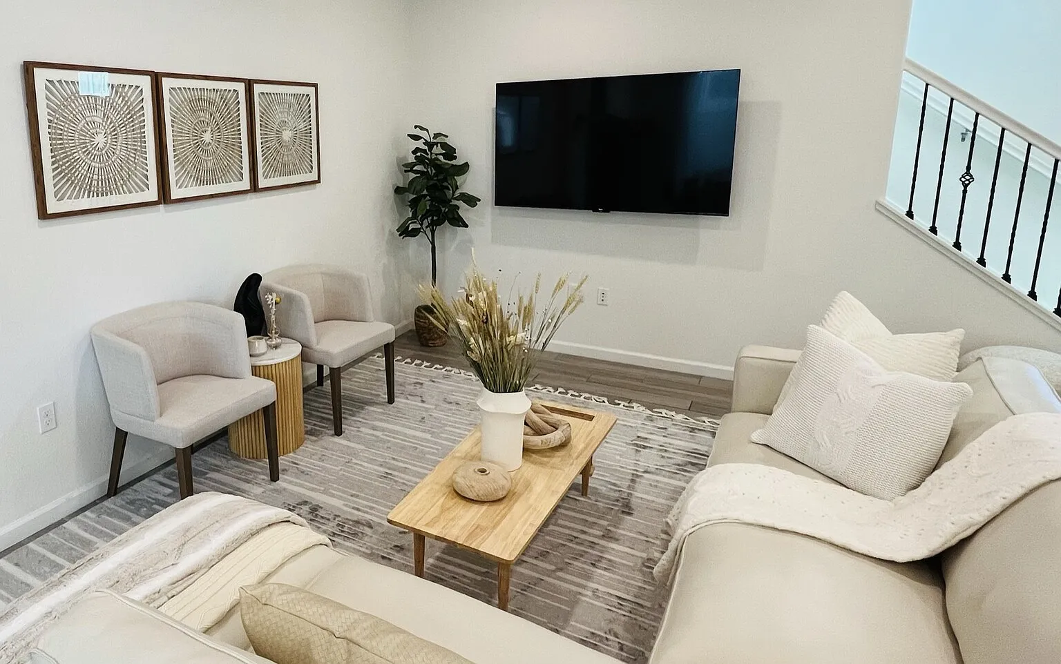 Perfect for insurance housing, walkable to gym, close to everything! — Photo 1