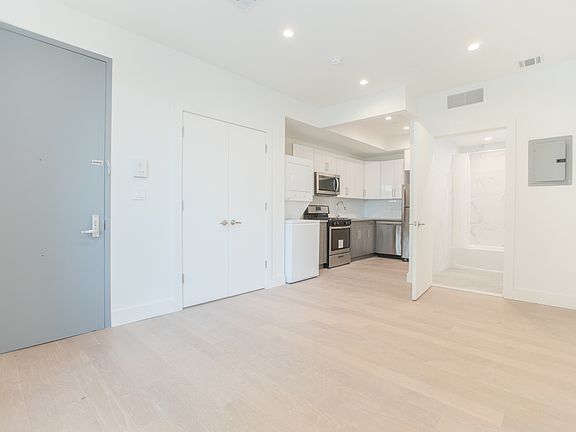4th image of 1257 Rogers Ave #1R