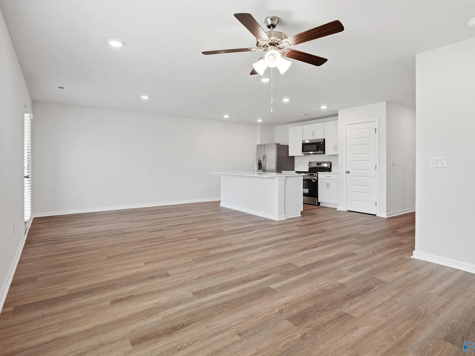 4 bed, 2.0 bath, 1558 sqft, $1,800 — Photo 4