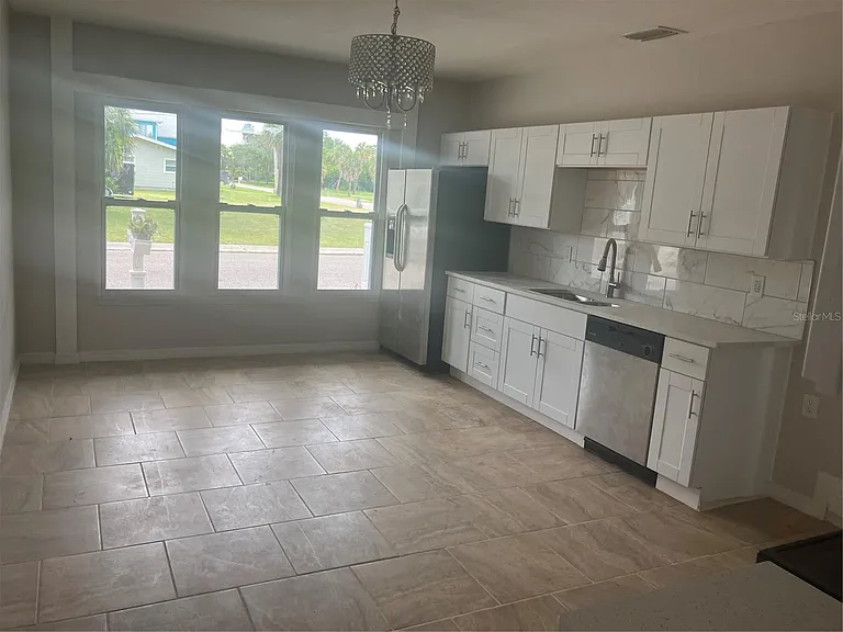 601 Banana St — Photo 4