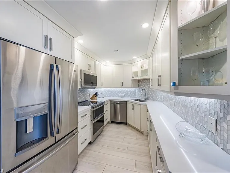 4005 Gulf Shore Blvd N #1104 — Photo 5