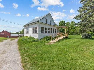 57 Pearl St, Grand Isle, VT 05458